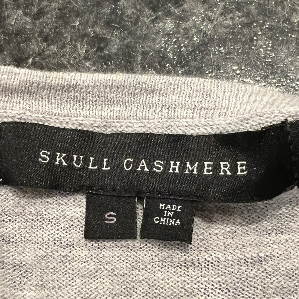 SKULL CASHMERE Women's Gray Skull Print V-Neck Sweater Size S - Picture 3 of 4